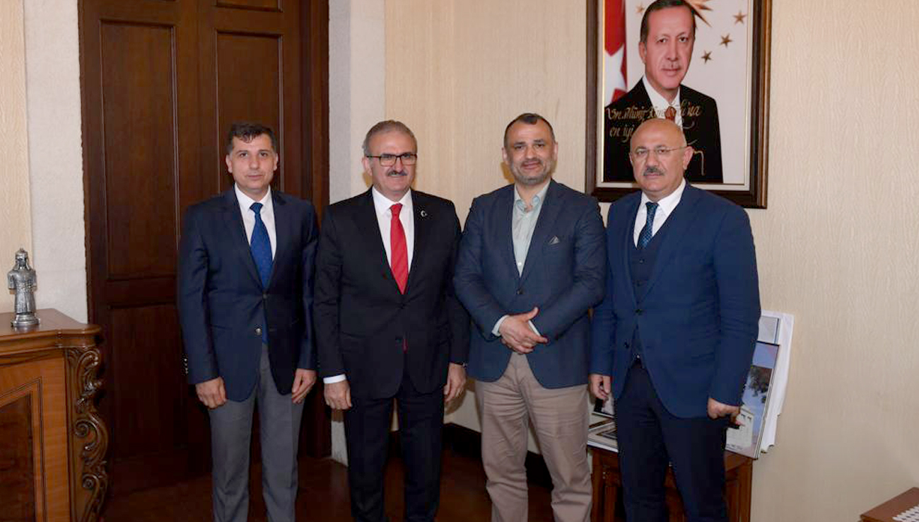 Başkan Esat Delihasan Antalya Valisi'ni ziyaret etti