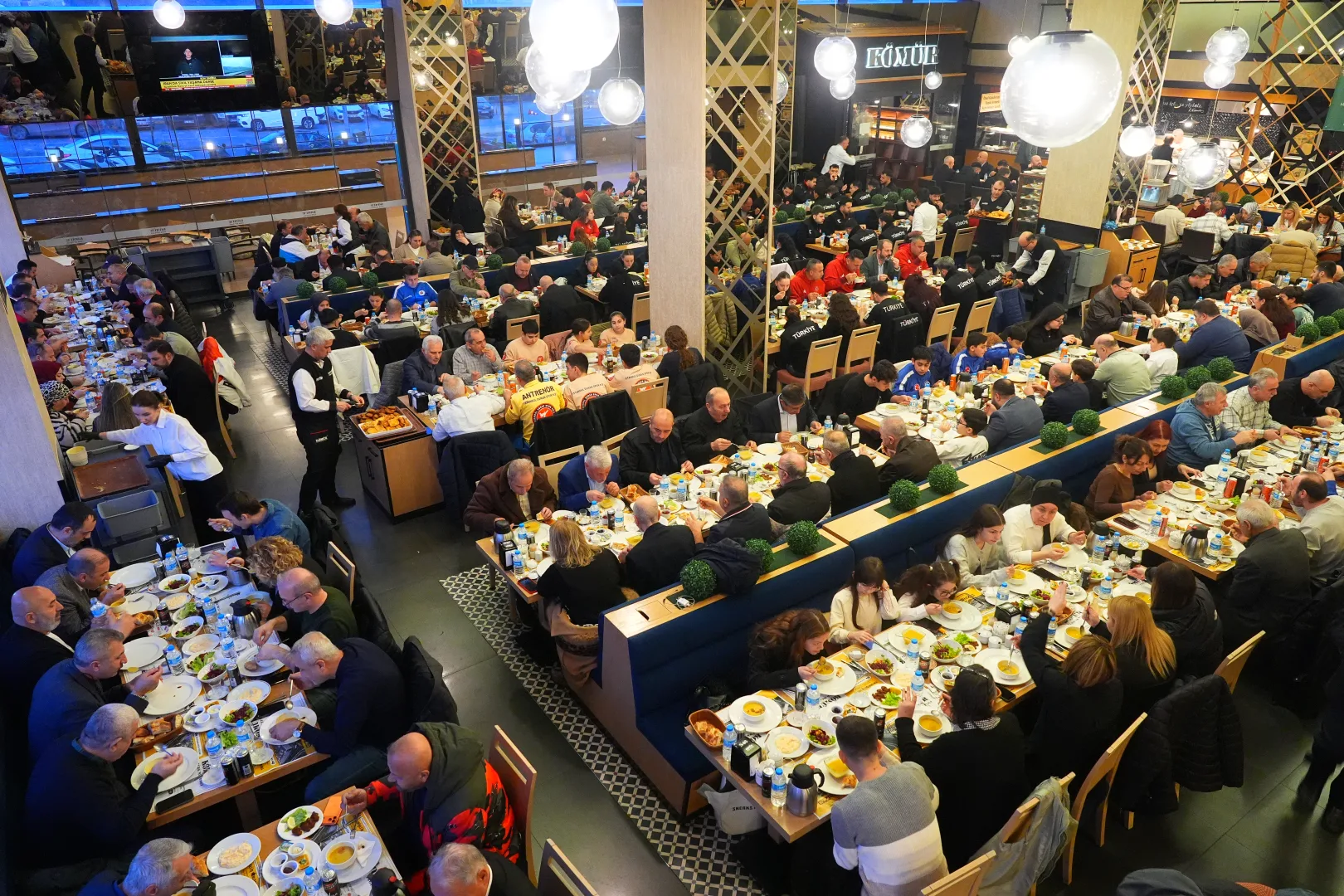 Camiamız Geleneksel İstanbul İftarında Bir Araya Geldi